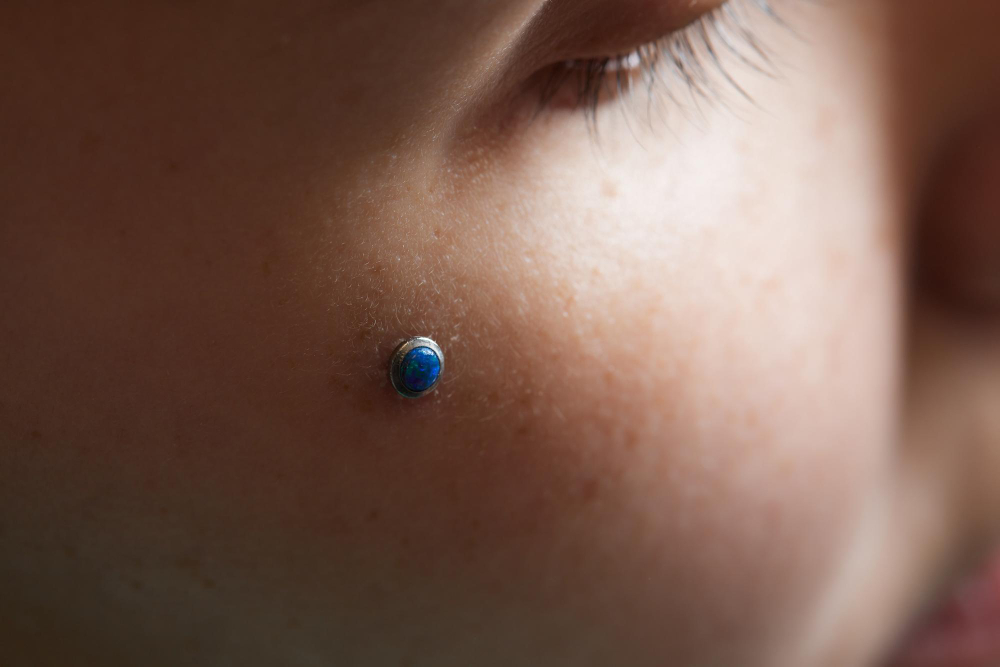 microdermal piercing