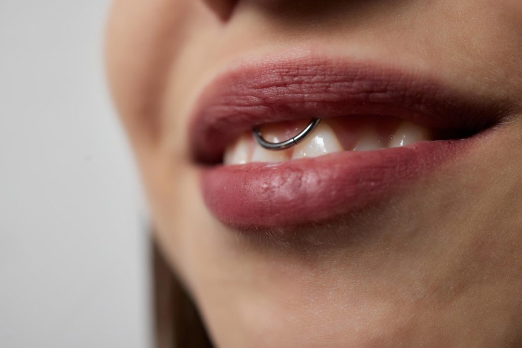skracanie piercingu
